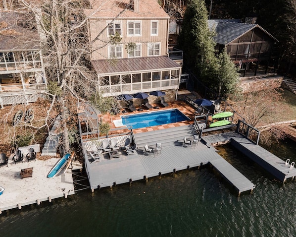 Lakefront home on Lake Arrowhead with tons of amenities & resort access