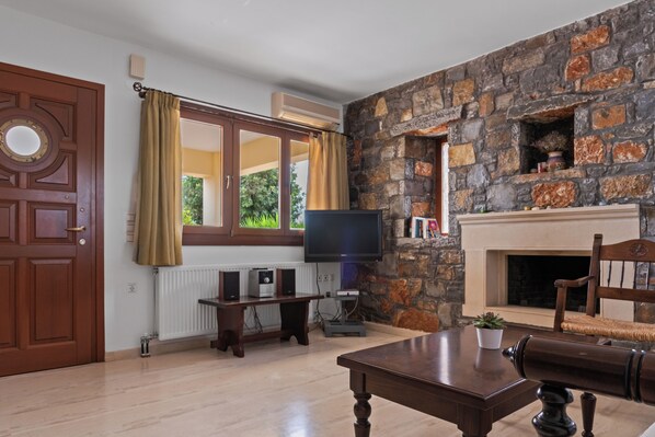 Living room with the traditional Stonewall