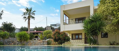 Liakoto Villa from the pool