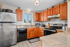 Entry into kitchen