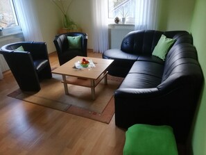 Ferienhaus (104qm) mit Garten-Wohnzimmer