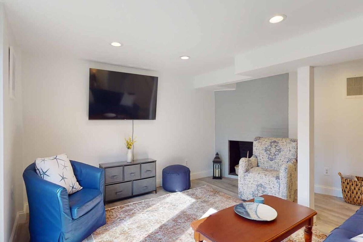 Coastal Paradise Found: Spacious Home with Private Pool, Walk to Beaches & Shops