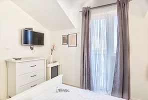 7 - R301(2): bedroom