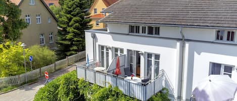 Blick auf den Sonnenbalkon der Wohnung.
