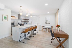 "Excellent place- as advertised! Comfortable, clean, well-taken care of, fully equipped kitchen, parking easy and convenient to all the fun in Scottsdale. Will stay again!" - Heather