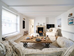 Cosy and bright lounge area