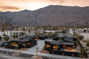 Modern hotel in the heart of Palm Springs.