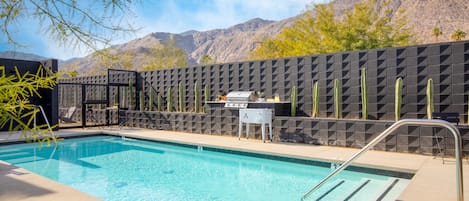 Welcome to Blackhaus: your Palm Springs escape!