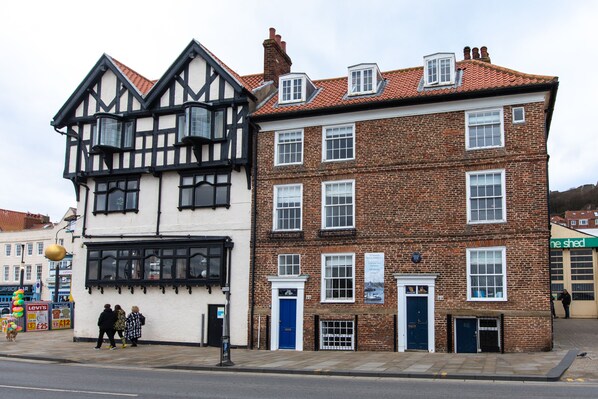 Herring Girl House built in 1723 (Building to the right)