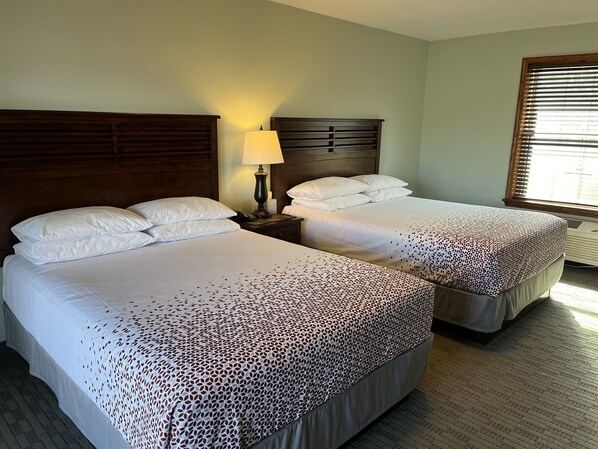 Redwood Room 6 - 2 Queen beds