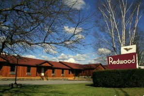 Redwood Inn & Suites