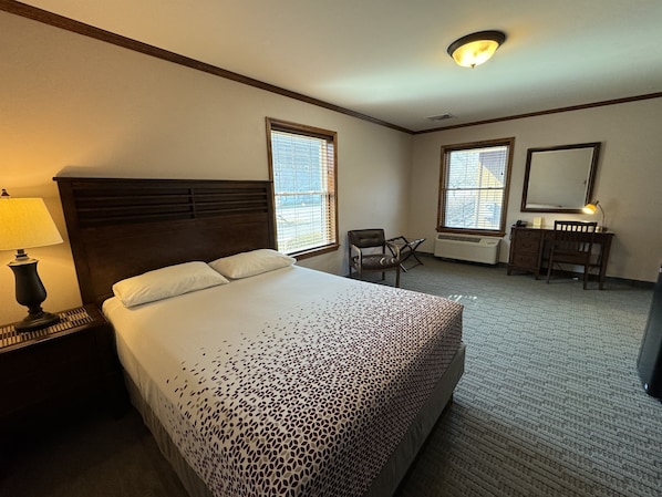 Room 8 - single Queen room with ensuite bath