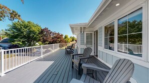 Second story deck