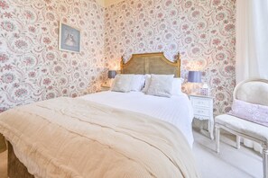 Tranquil bedroom - The Muntham Luxury Holiday Apartments in Torquay - Apartment 2.