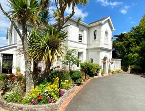 The Muntham Luxury Holiday Apartments