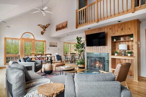 Open and spacious floor plan perfect for your getaway