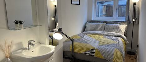 Double room-Standard-Shared Bathroom-Luxury - 2