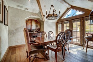 Hardwood, Floor, Flooring, Dining Room, Dining Table