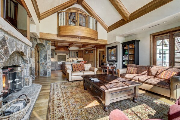 Home Decor, Furniture, Indoors, Living Room, Fireplace