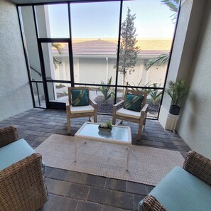 Front Lanai / Walkway to Detached Garage