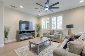 Living Room | 1st Floor | Free WiFi | Central A/C | Smart TV