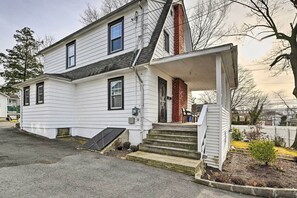 House Exterior | Pet Friendly w/ Fee | ~ 4 Mi to Hudson RiverWalk