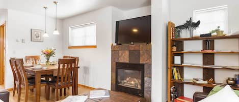 Bozeman Vacation Rental | 3BR | 2.5BA | 1,550 Sq Ft | Stairs Required