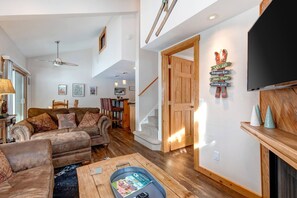 Vacation Rentals in Park City at Prospector Lodge 632: Living room