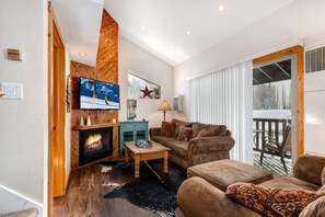Vacation Rentals in Park City at Prospector Lodge 632: Living room