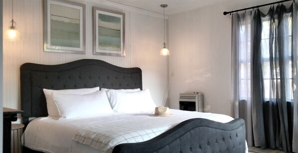 THE OLIVE GROVE ON BARON`S CREEK Jules King Suite Linen Luxe Bedding, Plush towels and more