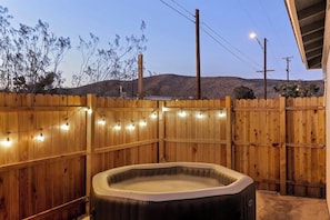 If you're looking to relax after hiking through Joshua Tree National Park, we have the hot tub for you.