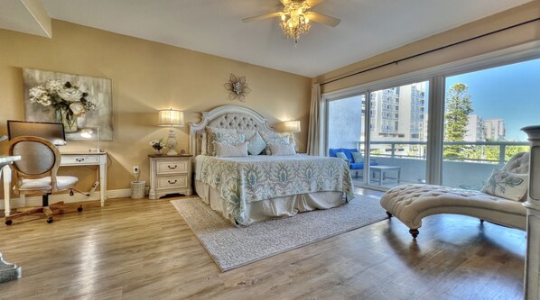 Jeff and Gina Properties - Sun West Palms 202 (SWP202) - Clearwater Beach - 3 Bedroom - 3 Bathroom - Bay Front - Waterfront