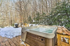 Private Hot Tub | Charcoal Grill