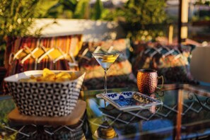 Roque Drinks Sunset