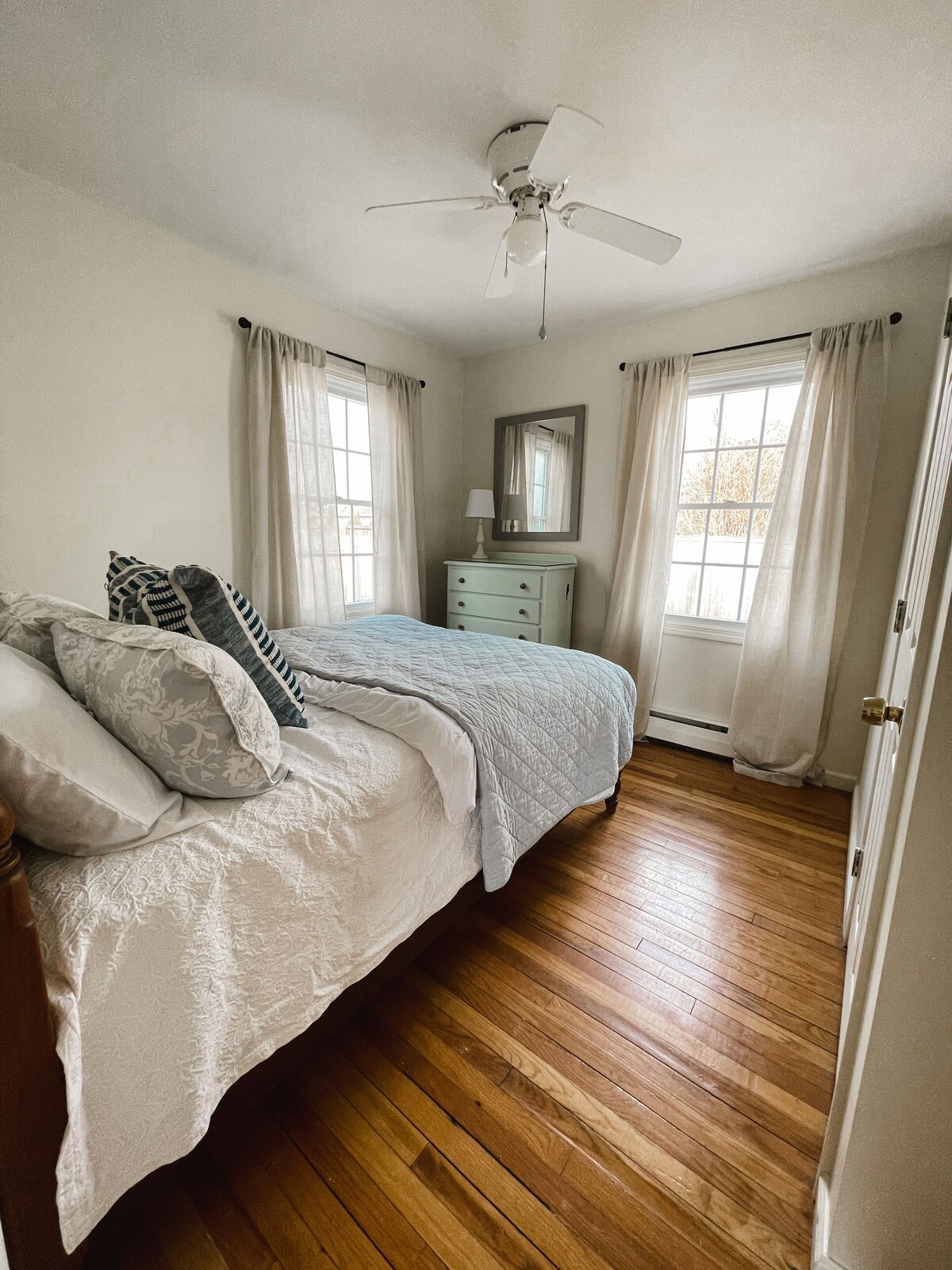 Newly renovated cottage in a private beach community.
