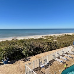Jeff and Gina Properties - Belleair Beach Club 215 (BBC215) - Belleair Beach - 1 Bedroom - 1 Bathroom - Gulf Waterfront - Beach Front