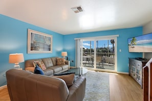 Living Area overlooking the lanai