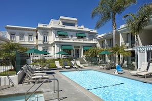 Beautiful and swimming pool, family fun!