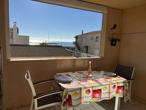 屋外ダイニングエリア