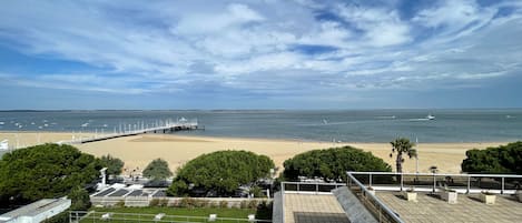 Vue depuis la terrasse & le séjour