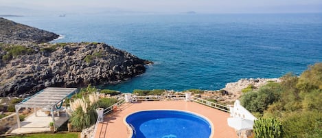 Seafront Villa, amazing view of the Aegean Sea!
