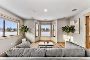 Master Bedroom Sitting Area on Second Floor - Master Bedroom Sitting Area on Second Floor with incredible views