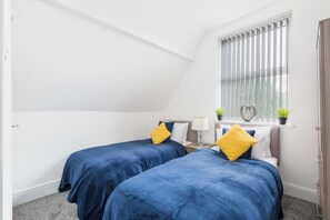Twin bedroom