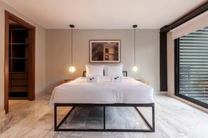 Amazing room with walking closet