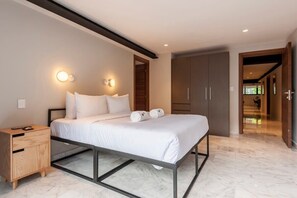Lovely room with great closet