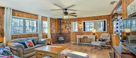 Show Low Vacation Rental | 2BR | 2BA | 2 Steps Required | 1,461 Sq Ft