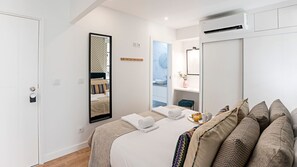 From the bedroom you'll also have access to the full modern bathroom. #modern #airbnb