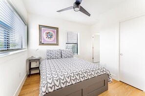 Bedroom #2 (Queen Bed))