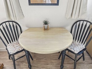 Table - Table for two