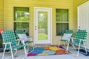 Covered Patio | Single-Story Townhome | ~57 Mi to New Orleans